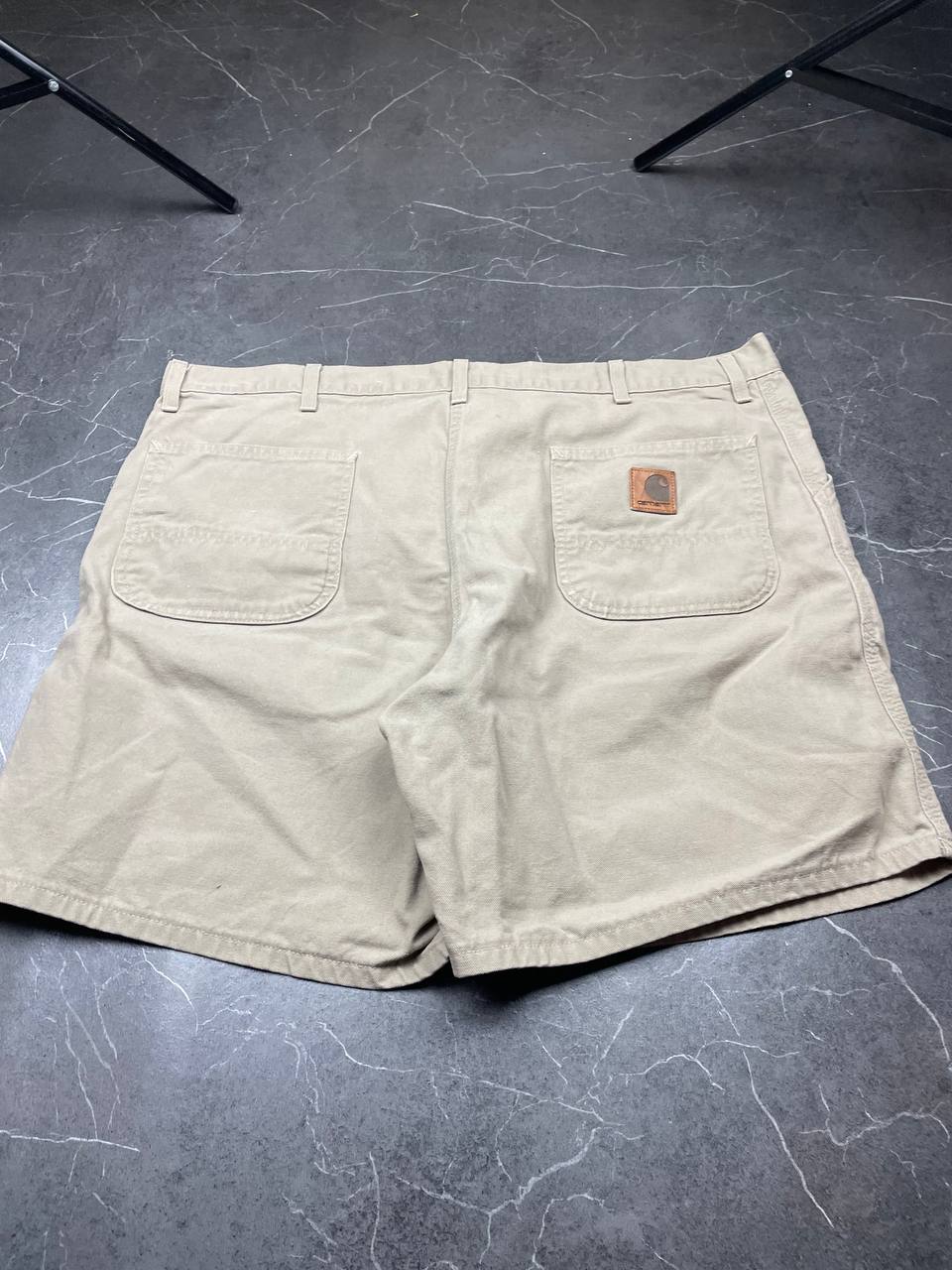 Carhartt beige cotton work shorts relaxed fit with logo patch and multiple pockets.