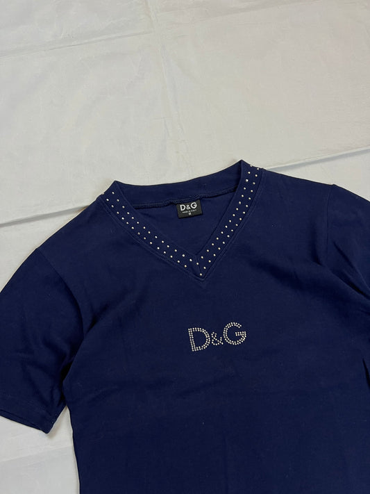 D&G navy t-shirt with studded V-neck and front logo, 100% cotton.