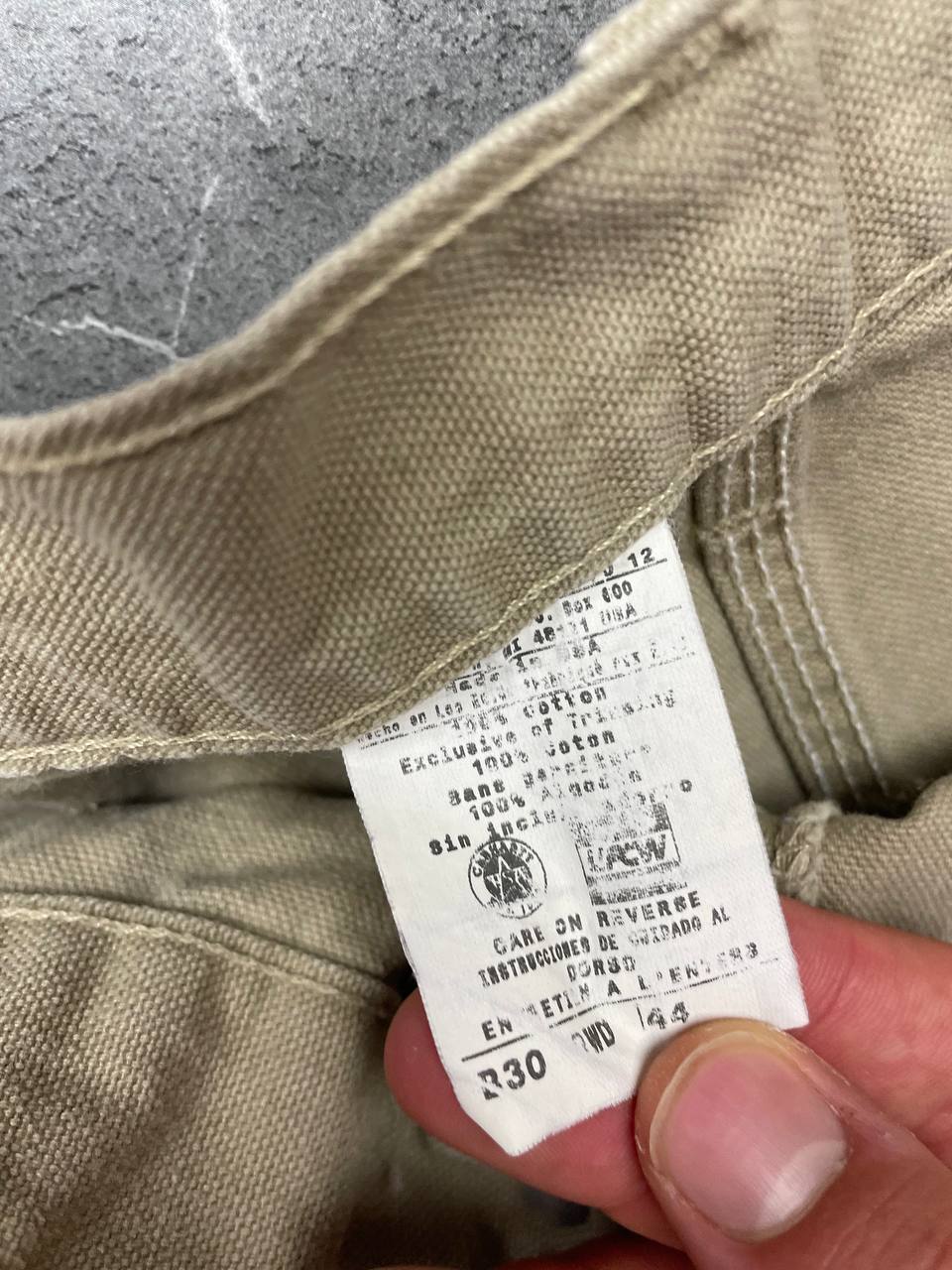 Carhartt beige cotton work shorts relaxed fit with logo patch and multiple pockets.