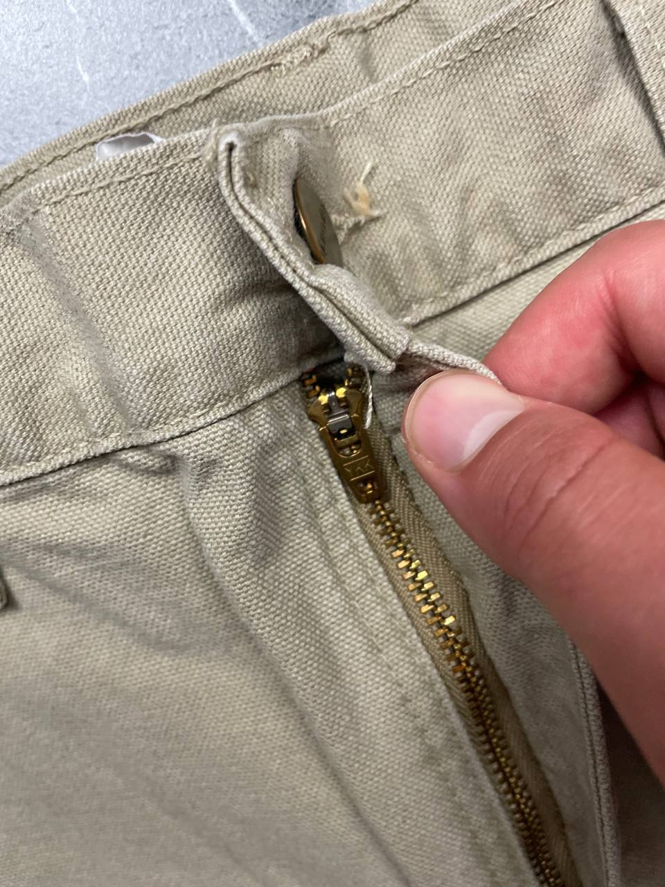 Carhartt beige cotton work shorts relaxed fit with logo patch and multiple pockets.