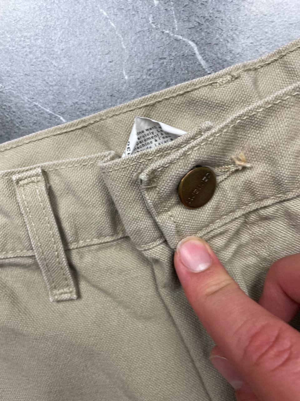 Carhartt beige cotton work shorts relaxed fit with logo patch and multiple pockets.