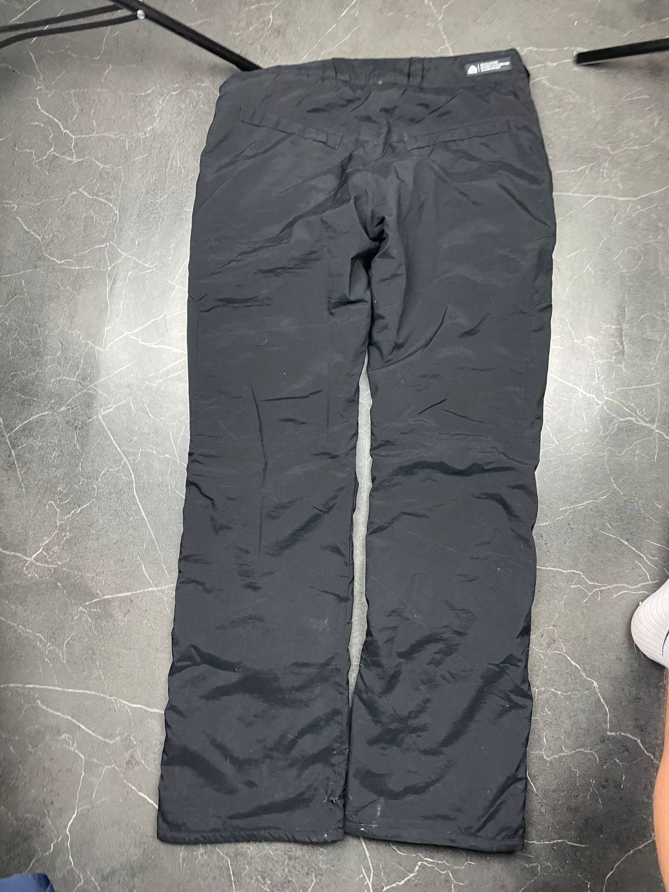 Nike black ACG outdoor pants, waterproof nylon, zip and button closure, zipped side pockets.