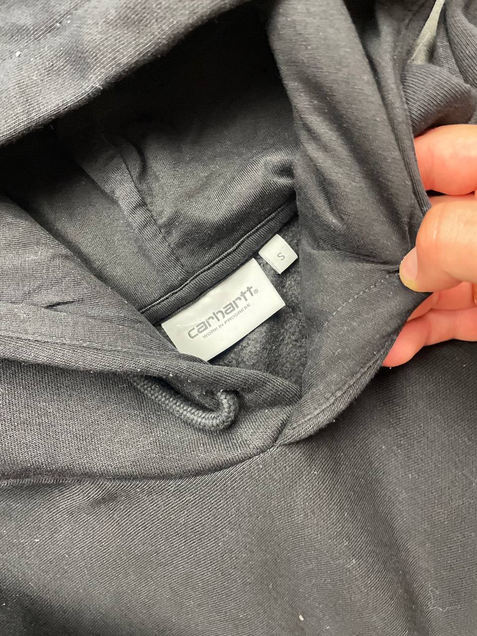 Carhartt black hooded sweatshirt small embroidered logo and front kangaroo pocket.