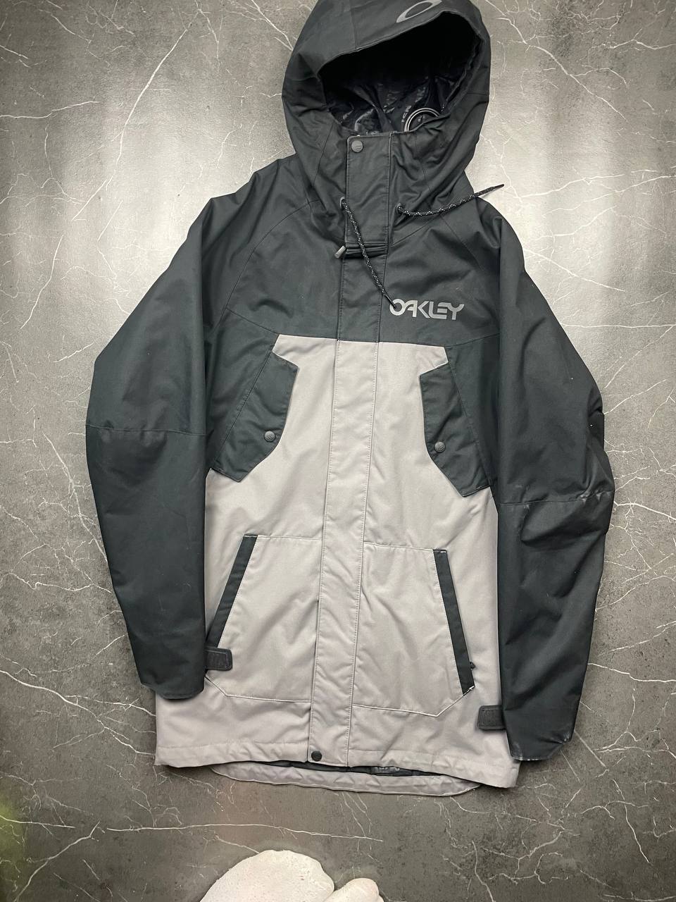 Oakley insulated hooded jacket black and grey with logo on chest and hood.