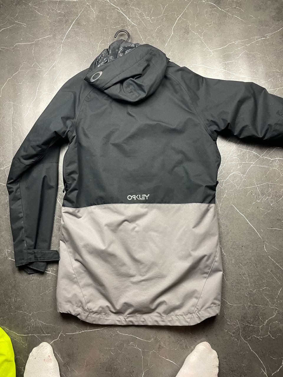 Oakley insulated hooded jacket black and grey with logo on chest and hood.