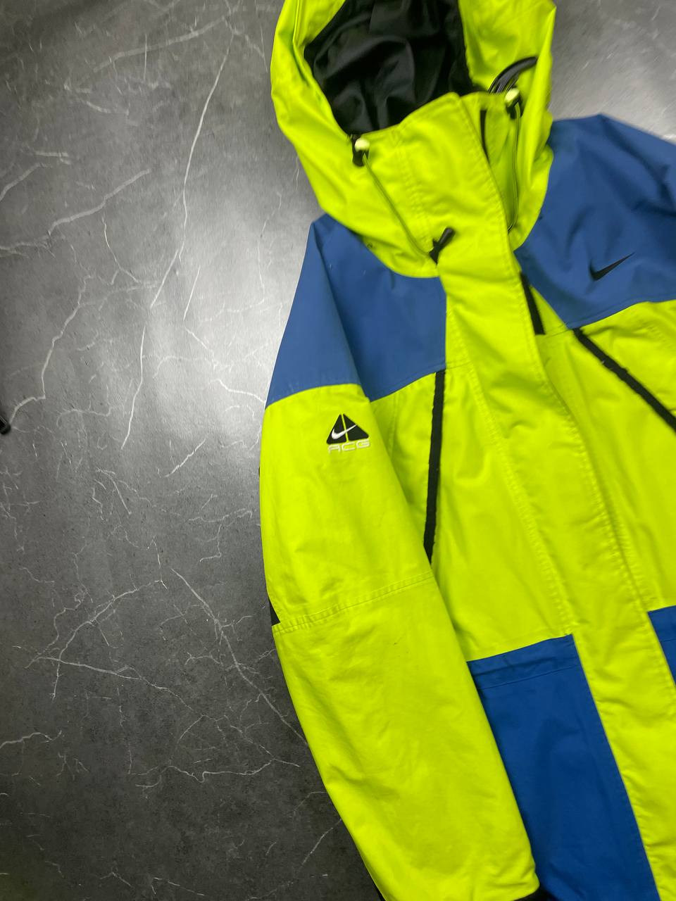 Nike ACG hooded jacket blue and neon green colour block design, Gore-Tex material.