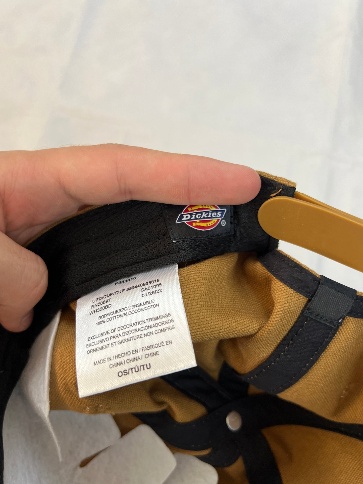 Dickies brown canvas baseball cap with logo patch and adjustable strap.