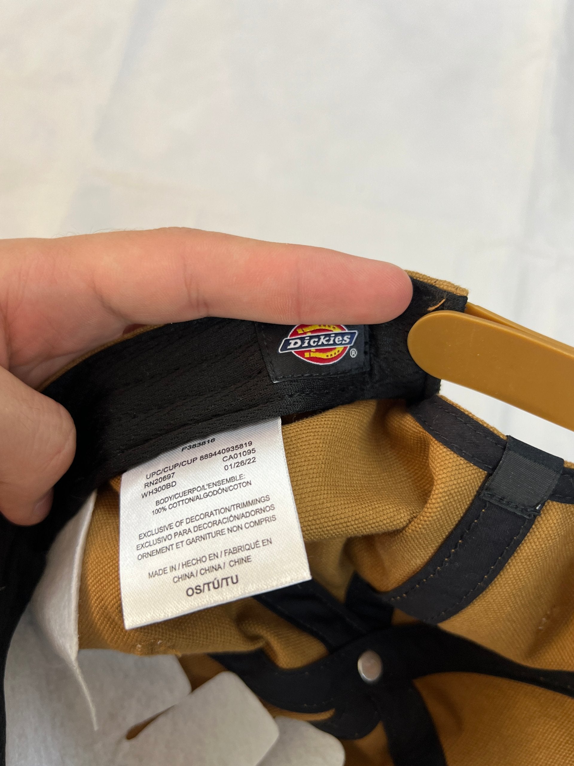 Dickies brown canvas baseball cap with logo patch and adjustable strap.