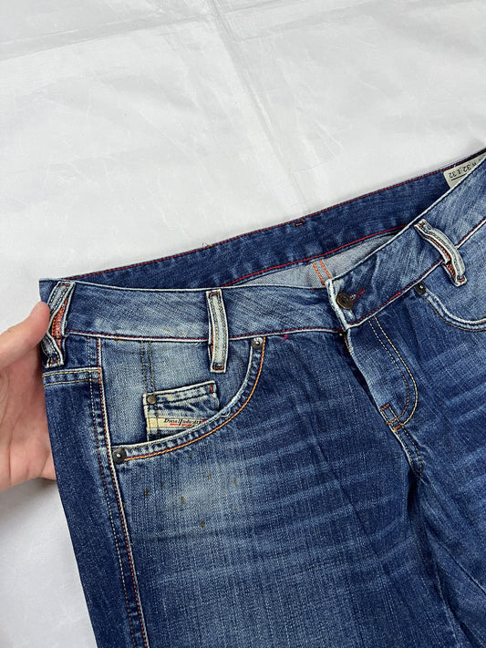 Diesel blue denim jeans W32 L32 with distressed wash and embroidered back pockets.
