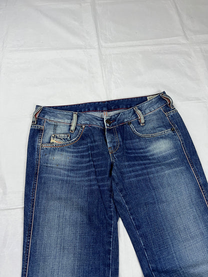 Diesel blue denim jeans W32 L32 with distressed wash and embroidered back pockets.