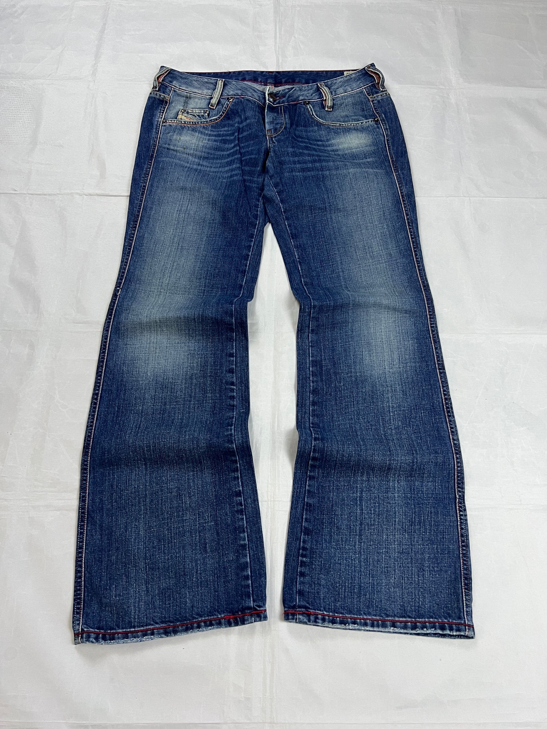 Diesel blue denim jeans W32 L32 with distressed wash and embroidered back pockets.