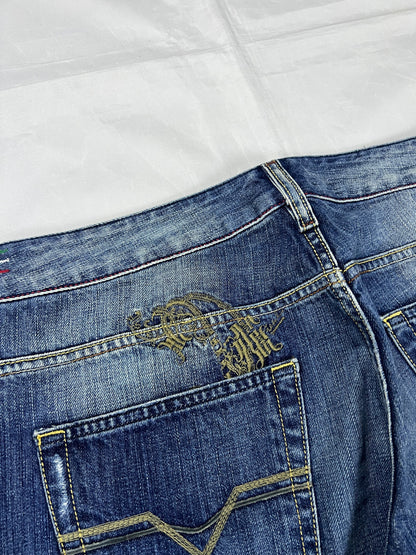 Diesel blue denim jeans W32 L32 with distressed wash and embroidered back pockets.