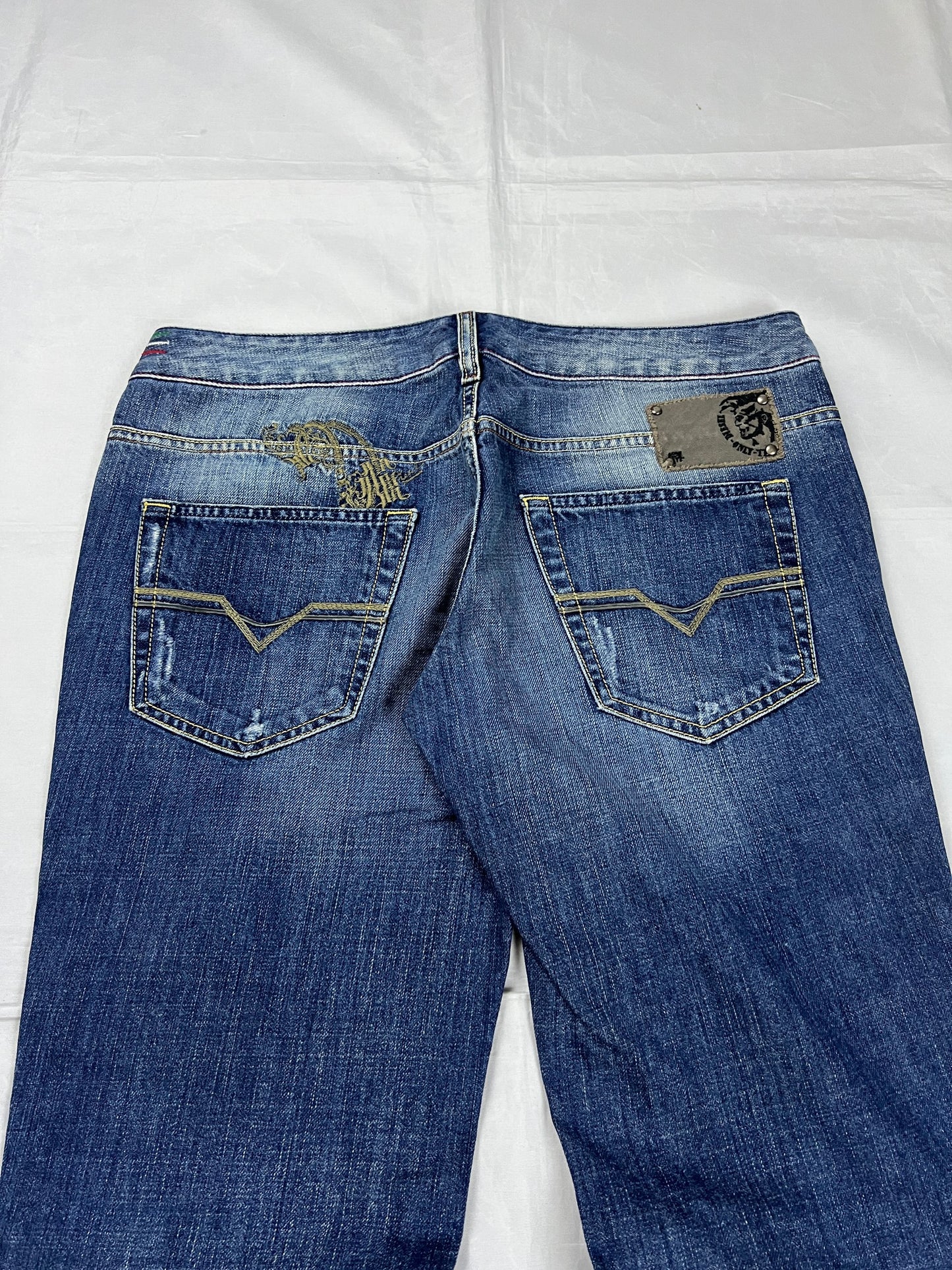 Diesel blue denim jeans W32 L32 with distressed wash and embroidered back pockets.