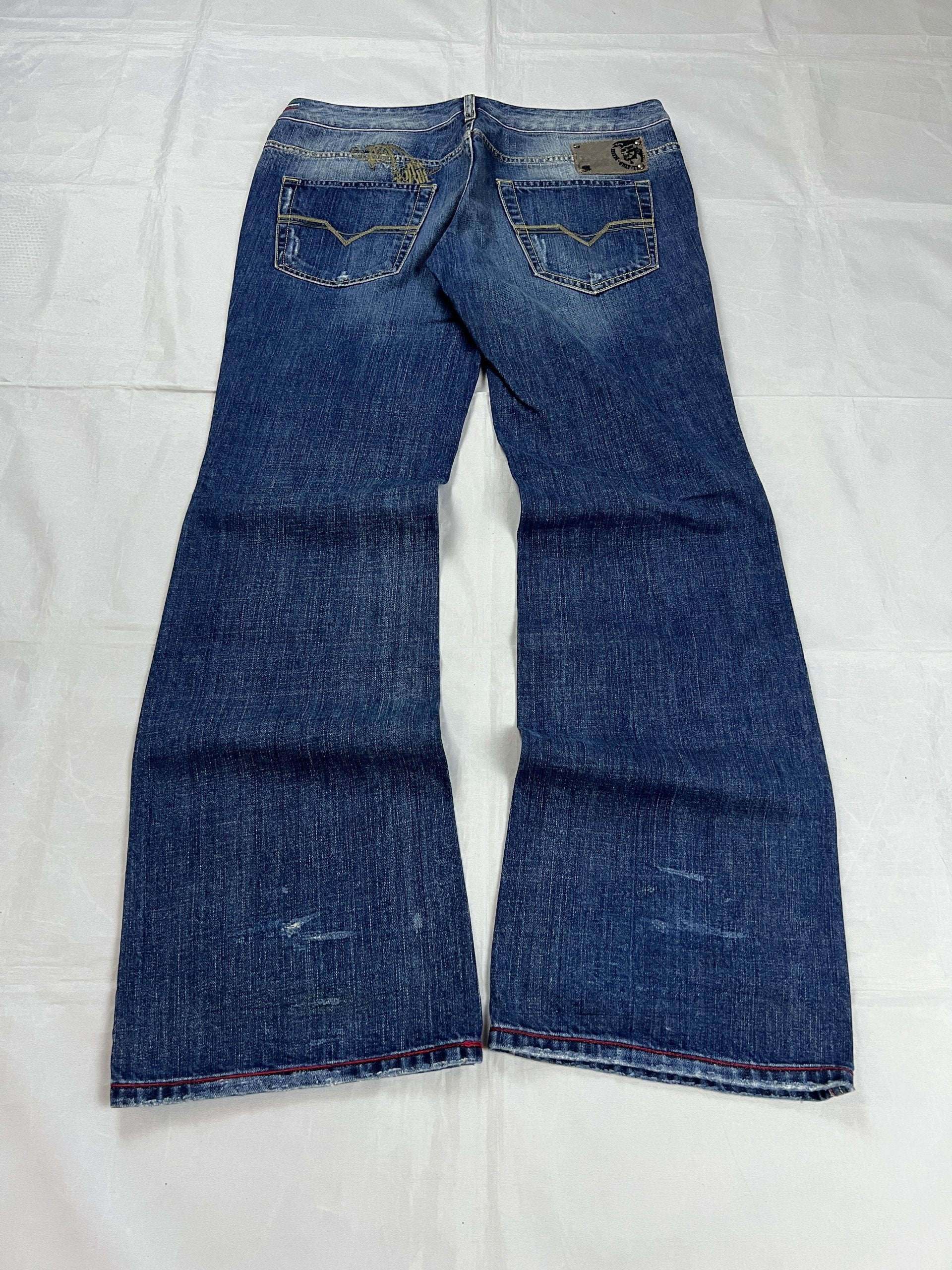 Diesel blue denim jeans W32 L32 with distressed wash and embroidered back pockets.