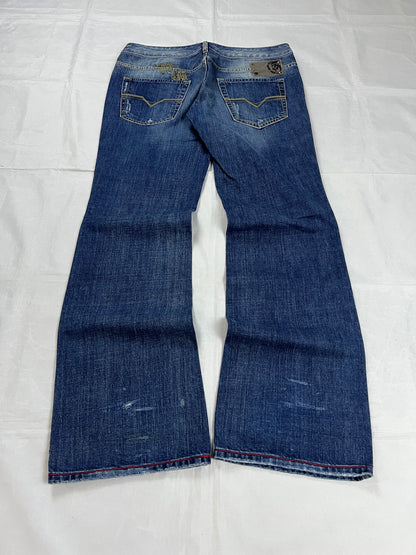 Diesel blue denim jeans W32 L32 with distressed wash and embroidered back pockets.