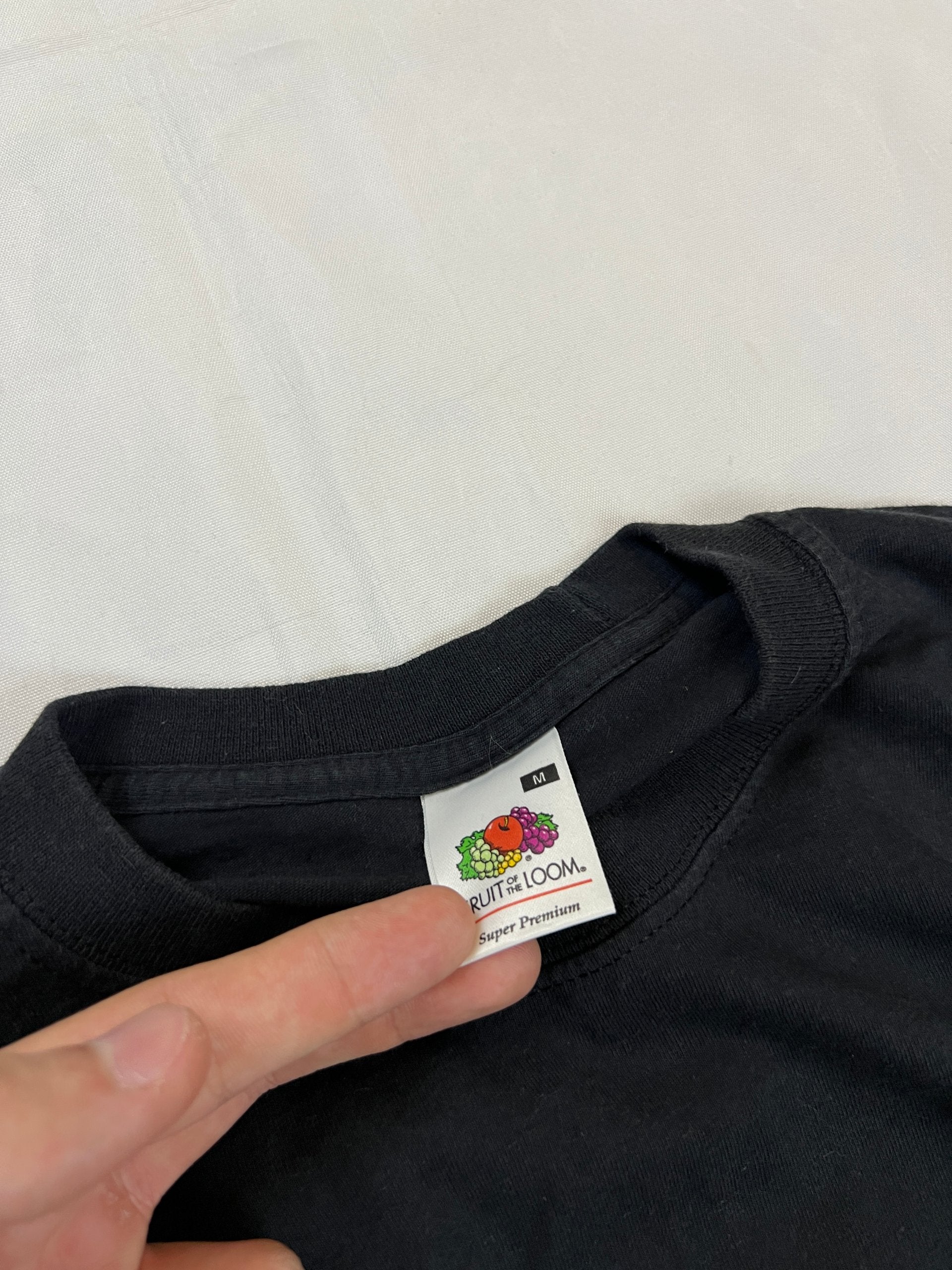 Fruit of the Loom black vintage graphic t-shirt featuring Green Day print and audio equipment design.