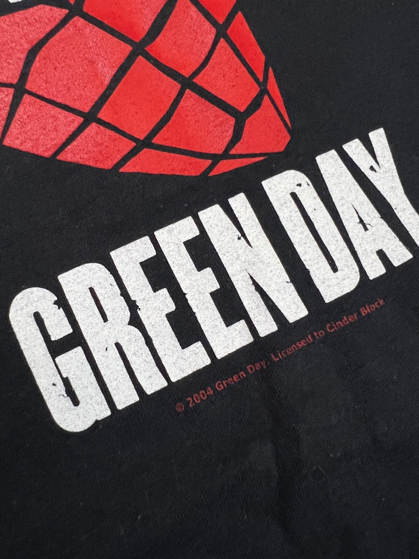 Fruit of the Loom black vintage graphic t-shirt featuring Green Day print and audio equipment design.