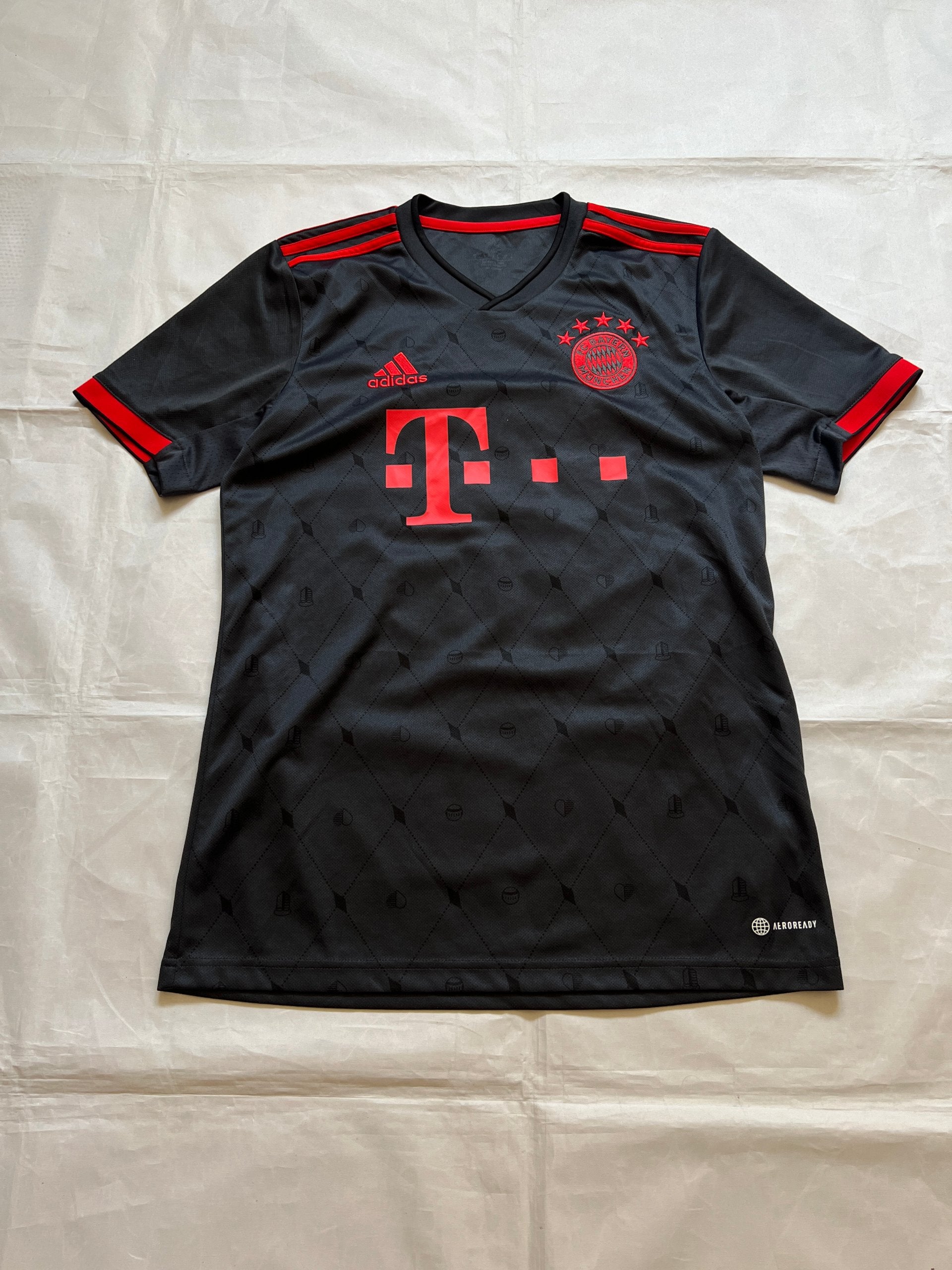 Adidas Bayern Munich black football shirt with red trim, player Davies #19 print, lightweight fabric.