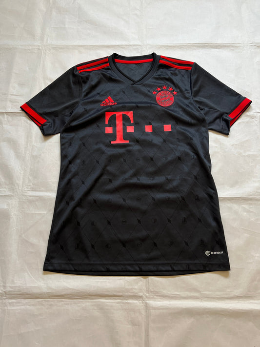 Adidas Bayern Munich black football shirt with red trim, player Davies #19 print, lightweight fabric.