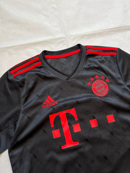 Adidas Bayern Munich black football shirt with red trim, player Davies #19 print, lightweight fabric.