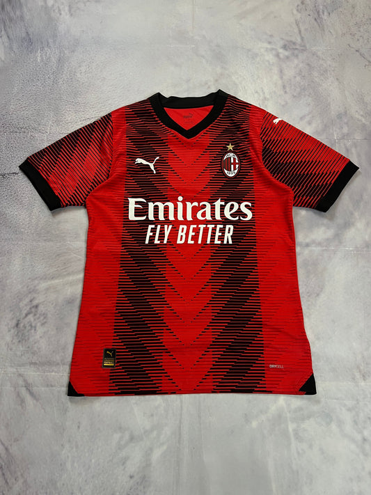 Puma AC Milan football jersey red and black, Emirates Fly Better logo, ribbed collar.