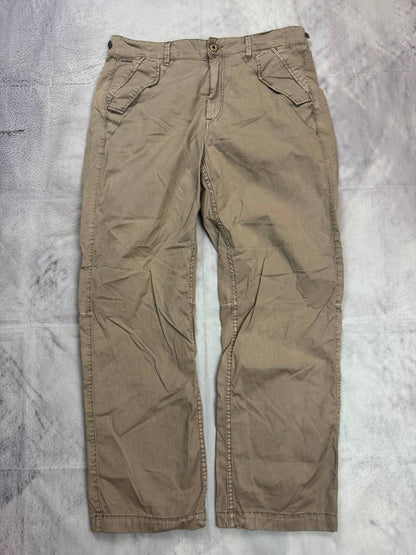 G-Star Raw beige cotton trousers with flap pockets and branded metal button closure.