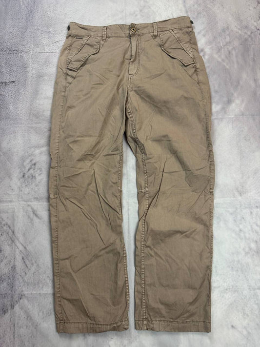 G-Star Raw beige cotton trousers with flap pockets and branded metal button closure.