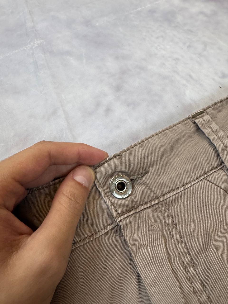 G-Star Raw beige cotton trousers with flap pockets and branded metal button closure.