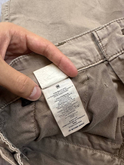 G-Star Raw beige cotton trousers with flap pockets and branded metal button closure.