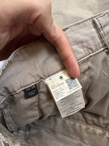 G-Star Raw beige cotton trousers with flap pockets and branded metal button closure.