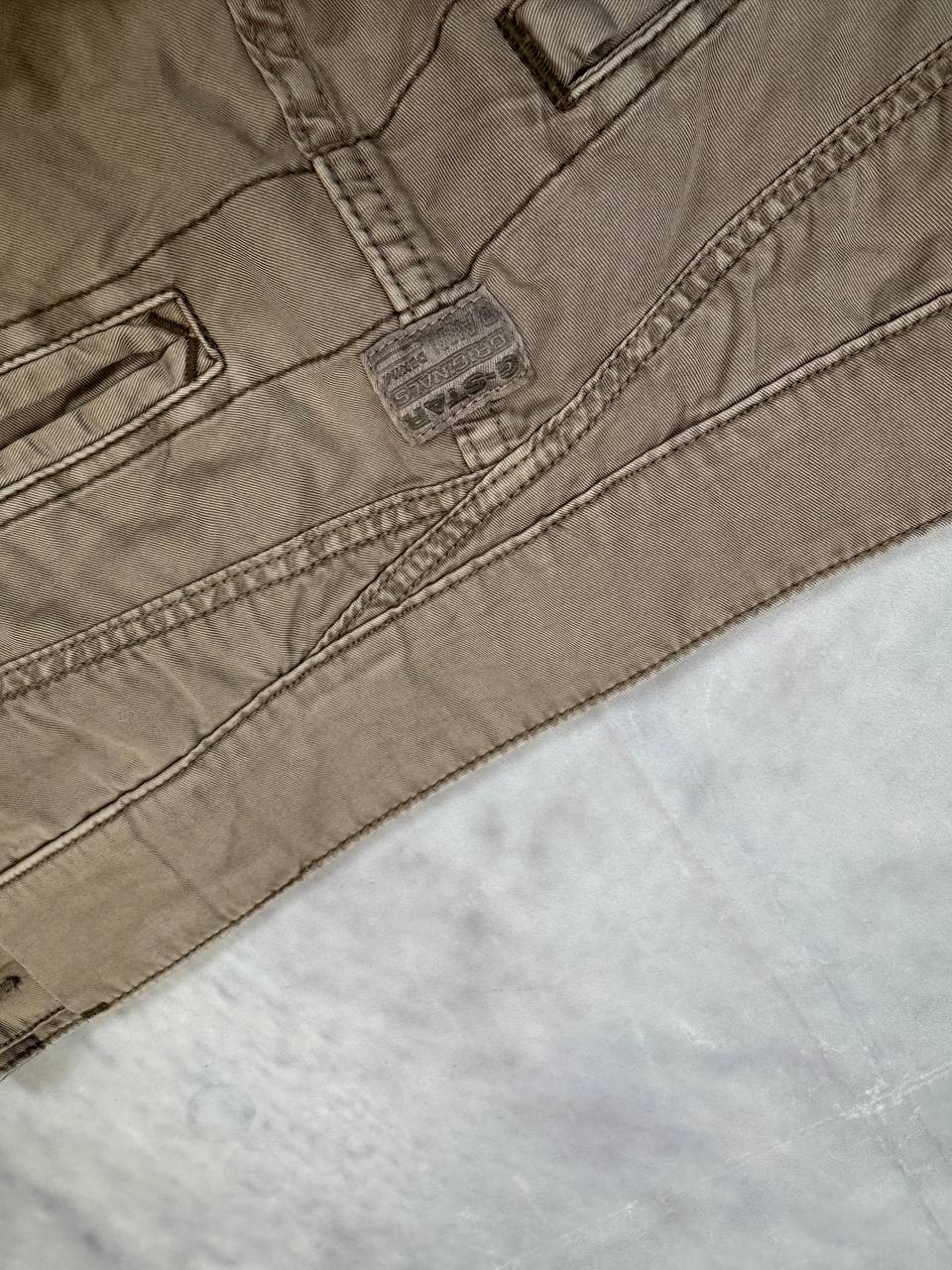 G-Star Raw beige cotton trousers with flap pockets and branded metal button closure.