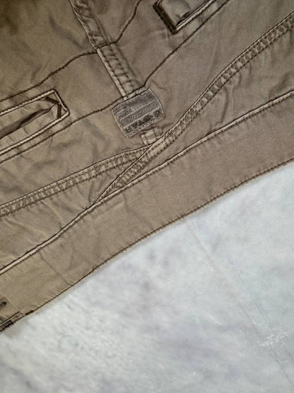 G-Star Raw beige cotton trousers with flap pockets and branded metal button closure.