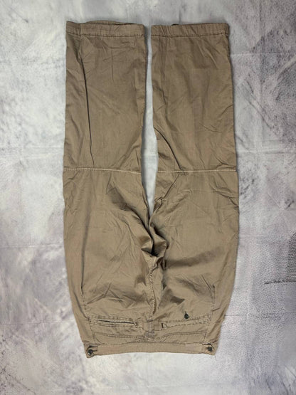 G-Star Raw beige cotton trousers with flap pockets and branded metal button closure.