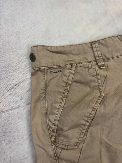 G-Star Raw beige cotton trousers with flap pockets and branded metal button closure.