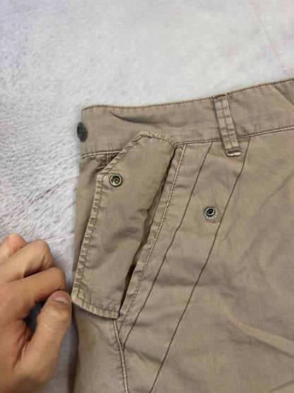 G-Star Raw beige cotton trousers with flap pockets and branded metal button closure.