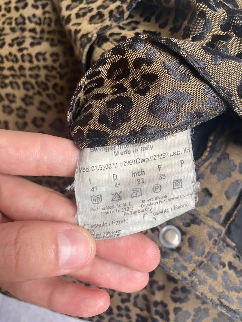 Iceberg brown leopard print trousers with front pockets and metal button closure.