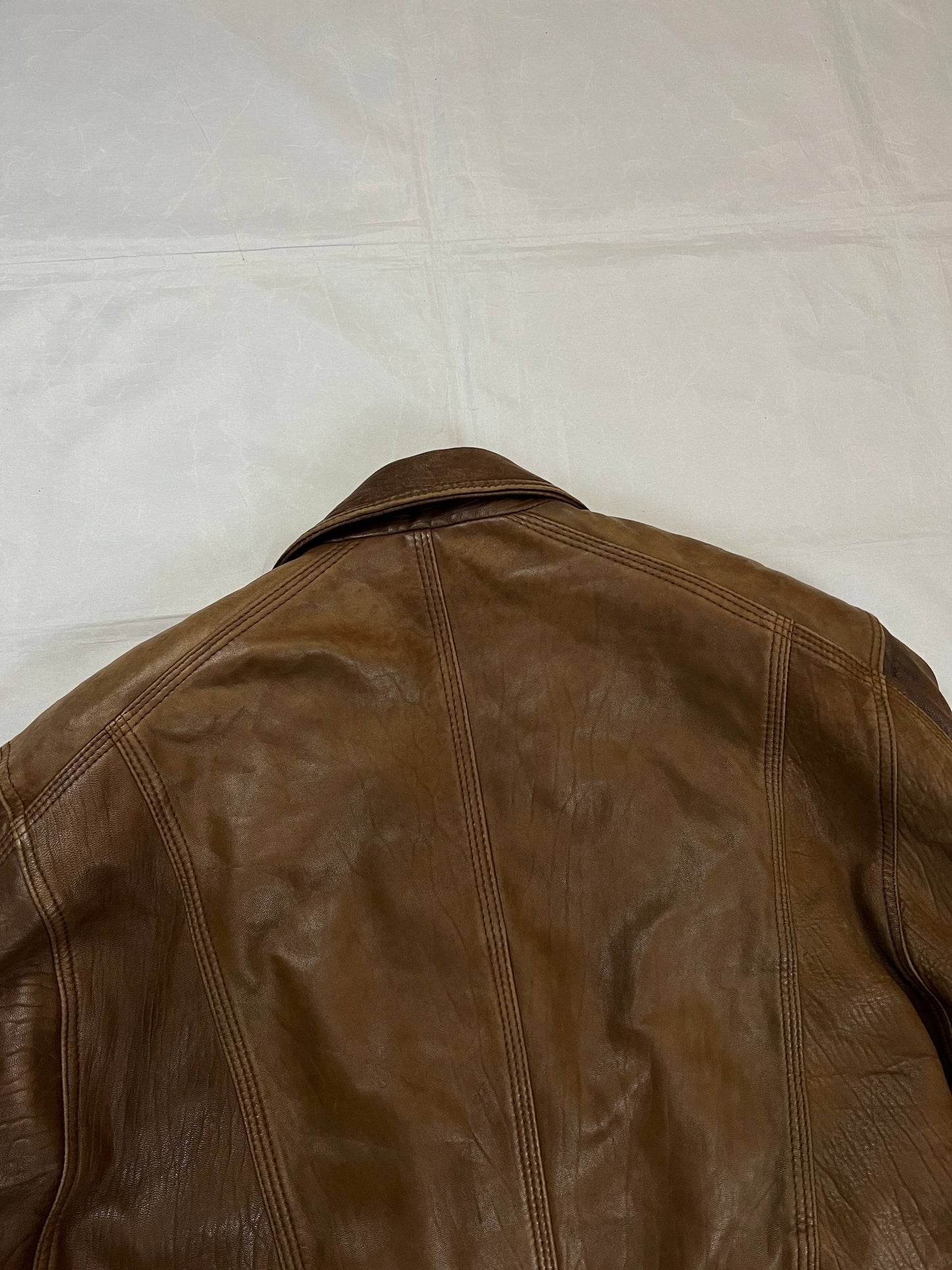 Bomber brown leather men's vintage bomber jacket with elasticized waist and flap pockets.