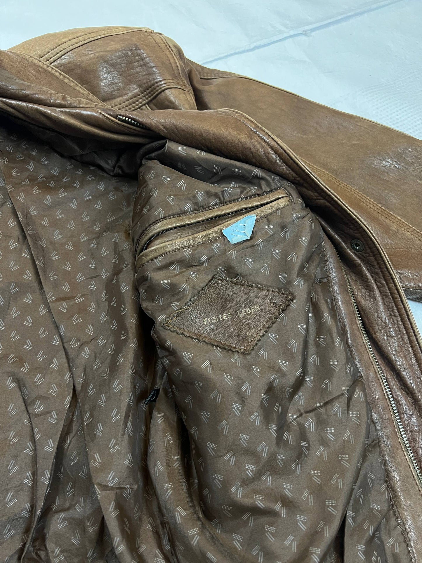 Bomber brown leather men's vintage bomber jacket with elasticized waist and flap pockets.
