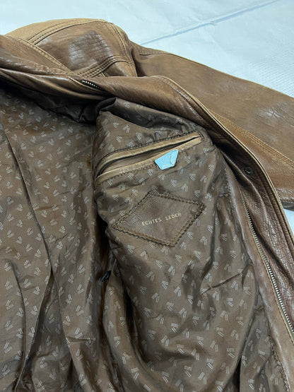 Bomber brown leather men's vintage bomber jacket with elasticized waist and flap pockets.