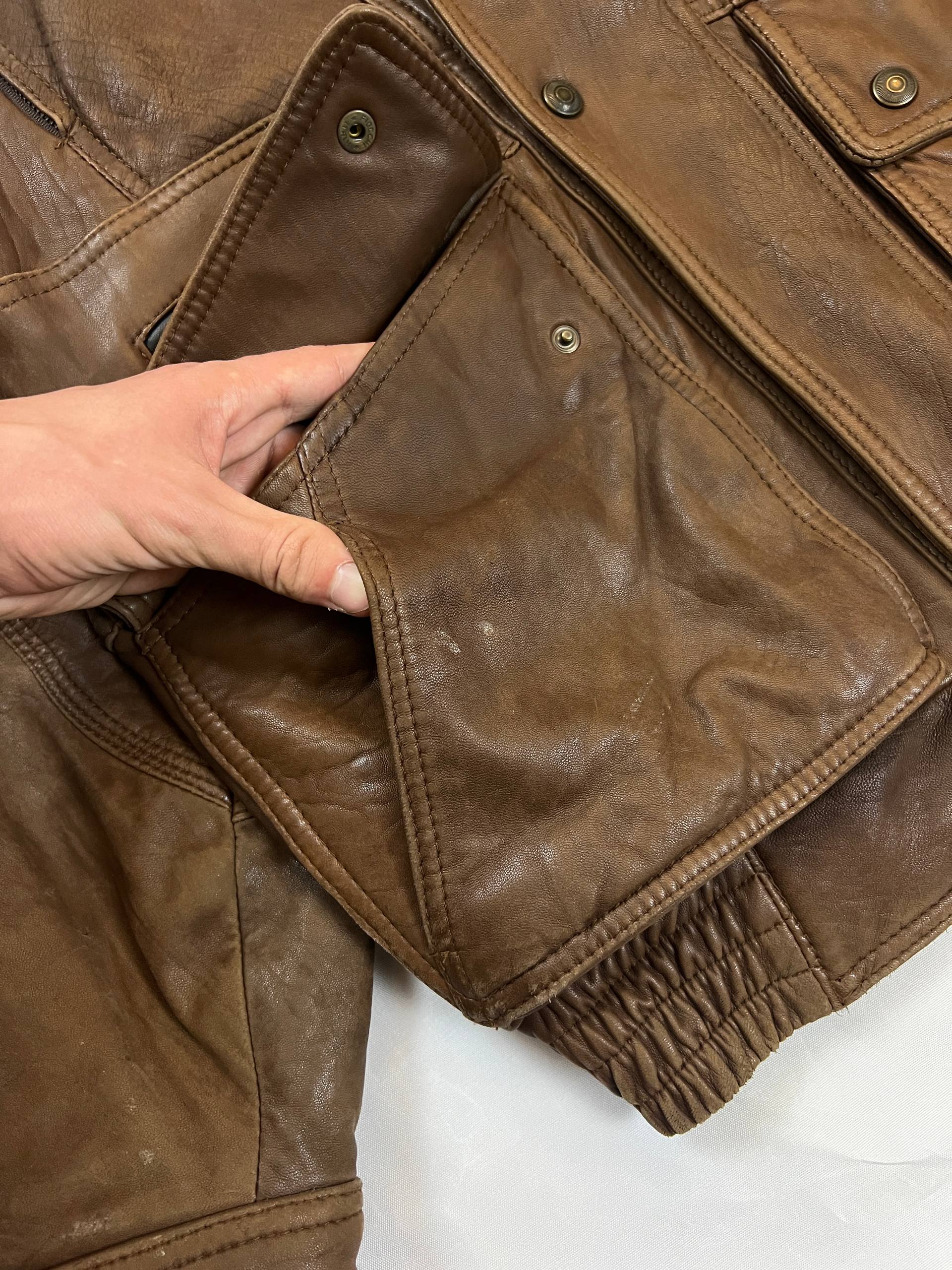 Bomber brown leather men's vintage bomber jacket with elasticized waist and flap pockets.