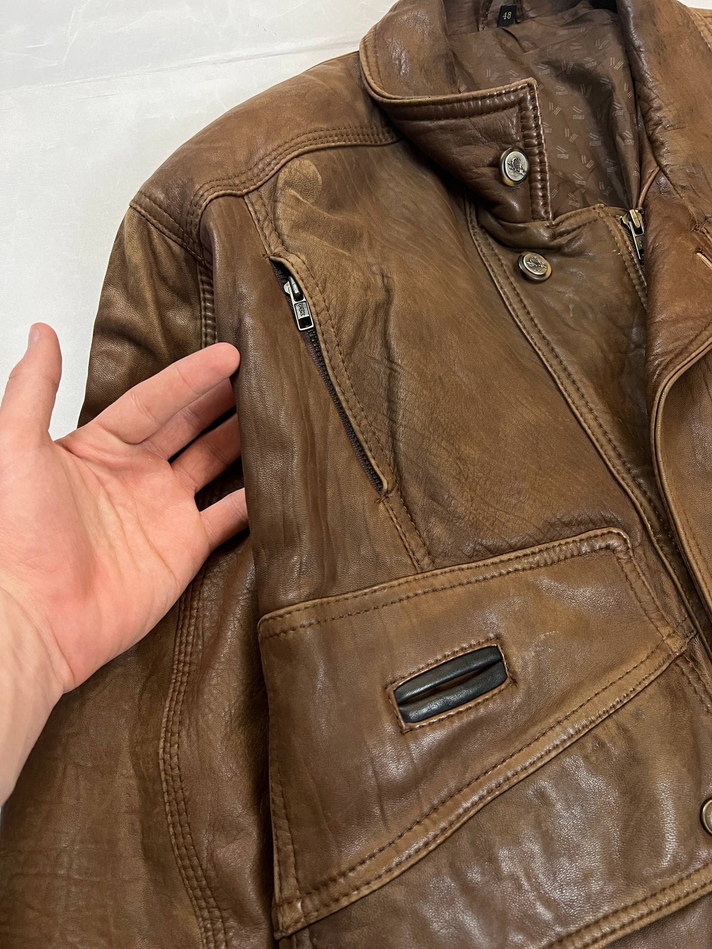 Bomber brown leather men's vintage bomber jacket with elasticized waist and flap pockets.