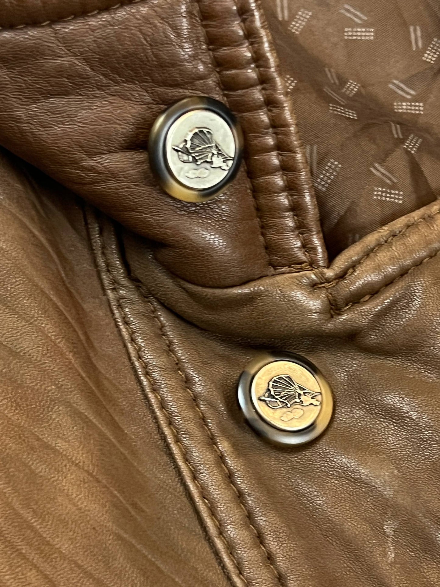 Bomber brown leather men's vintage bomber jacket with elasticized waist and flap pockets.